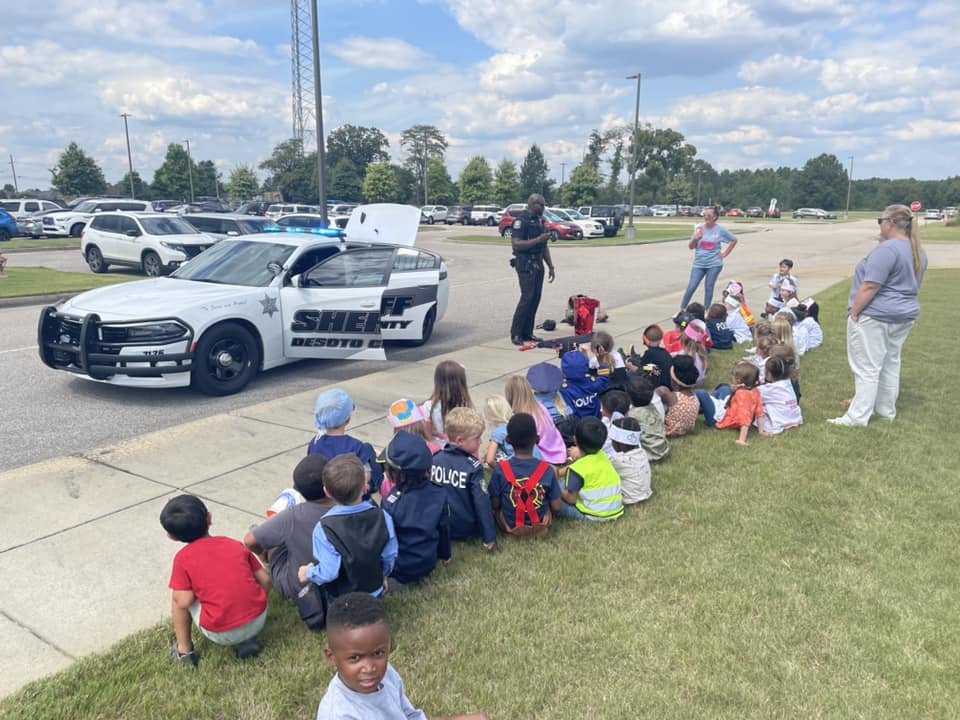 DeSoto County School Resource Officer on campus